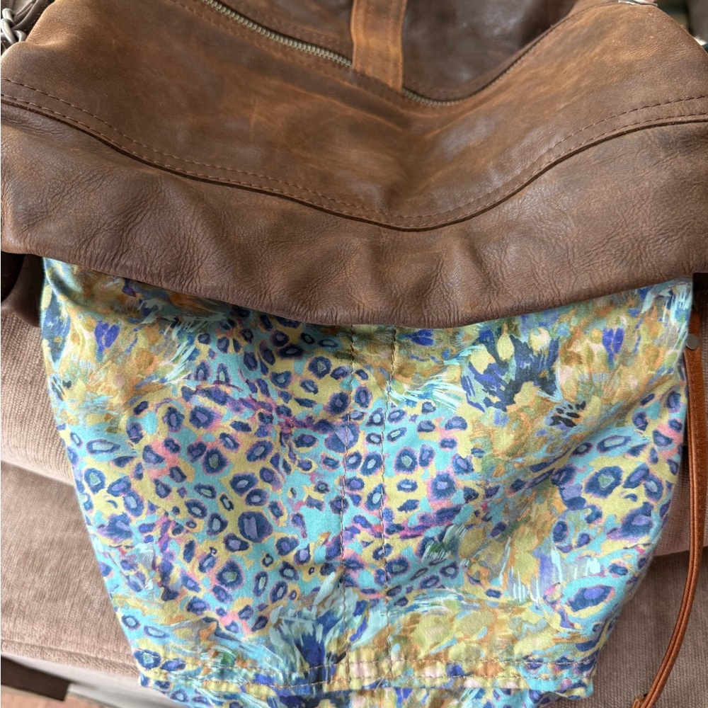Rough and Tumble distressed espresso/ rustic pecan Train with 3 way LP strap - Picture 7 of 16